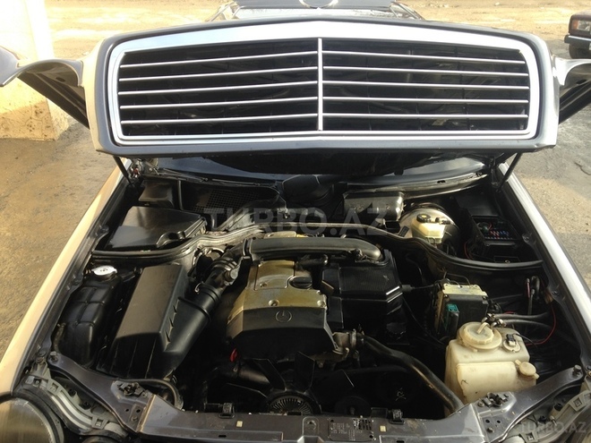 Mercedes E 230 1995, 245,000 km - 2.3 л - Quba