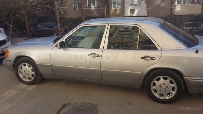 Mercedes E 220 1994, 357,300 km - 2.2 l - Bakı