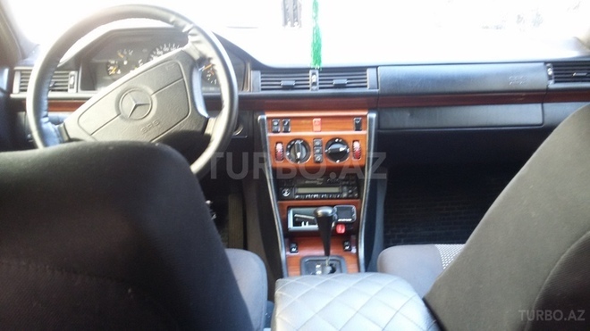 Mercedes E 220 1994, 357,300 km - 2.2 l - Bakı