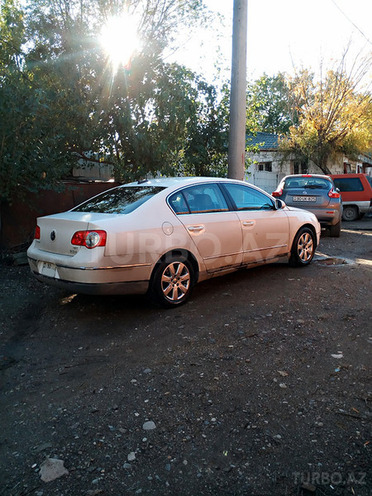 Volkswagen Passat 2006, 275,000 km - 2.0 l - Bakı