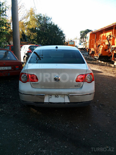 Volkswagen Passat 2006, 275,000 km - 2.0 l - Bakı