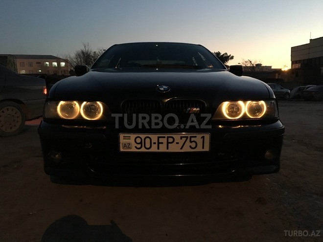 BMW 528 2001, 300,000 km - 2.8 l - Bakı