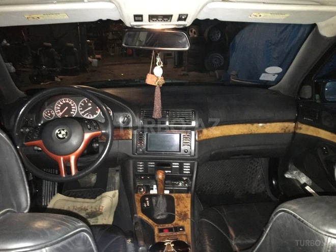 BMW 528 2001, 300,000 km - 2.8 l - Bakı