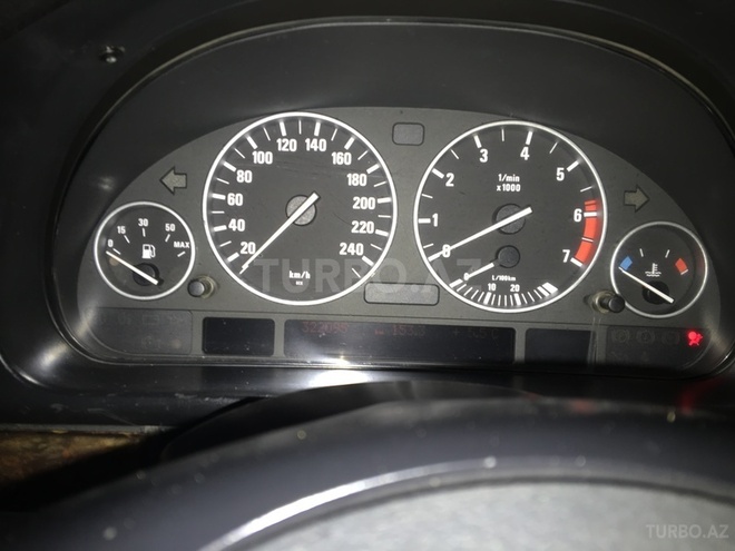 BMW 528 2001, 300,000 km - 2.8 l - Bakı