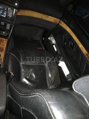 BMW 528 2001, 300,000 km - 2.8 l - Bakı