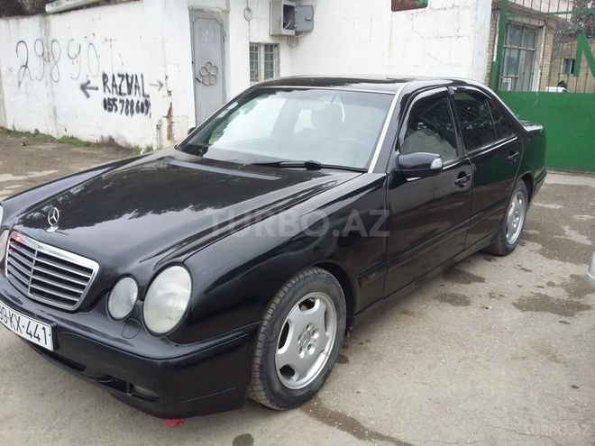 Mercedes E 220 2001, 300,000 km - 2.2 л - Bakı