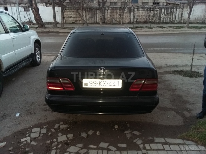 Mercedes E 220 2001, 300,000 km - 2.2 л - Bakı