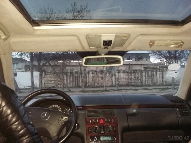Mercedes E 220 2001, 300,000 km - 2.2 л - Bakı