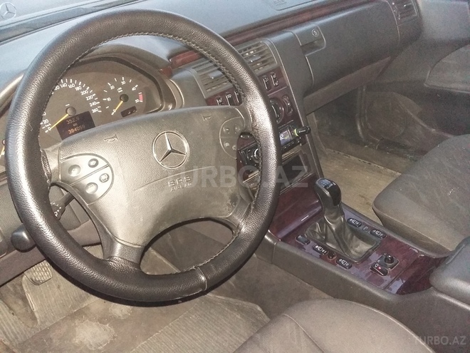 Mercedes E 220 2001, 300,000 km - 2.2 л - Bakı