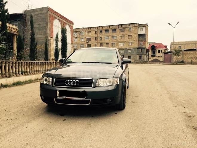 Audi A4 2001, 176,700 km - 1.8 l - Gəncə