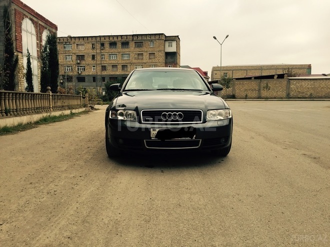 Audi A4 2001, 176,700 km - 1.8 l - Gəncə