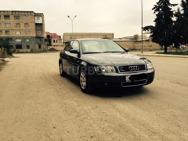 Audi A4 2001, 176,700 km - 1.8 l - Gəncə