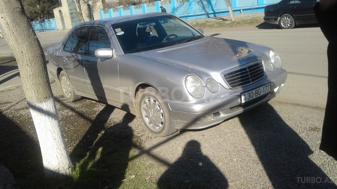 Mercedes E 270 2000, 220,000 km - 1.7 l - İmişli