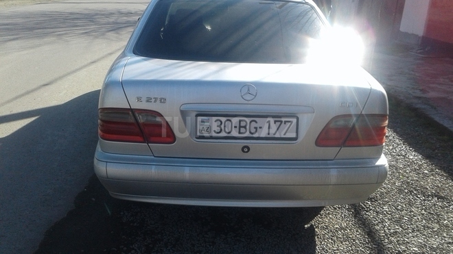 Mercedes E 270 2000, 220,000 km - 1.7 l - İmişli