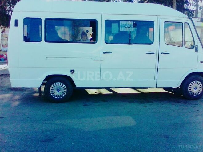 Mercedes 208 D 1995, 120,000 km - 1.0 l - Samux