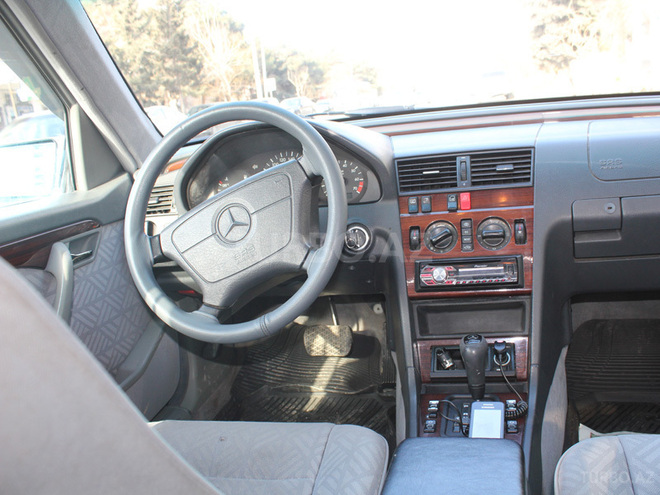 Mercedes C 200 1995, 300,000 km - 2.0 l - Bakı