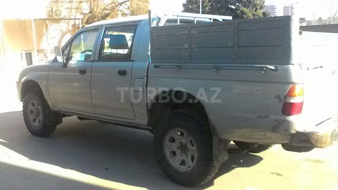 Mitsubishi L200 2004, 500,000 km - 2.5 l - Bakı