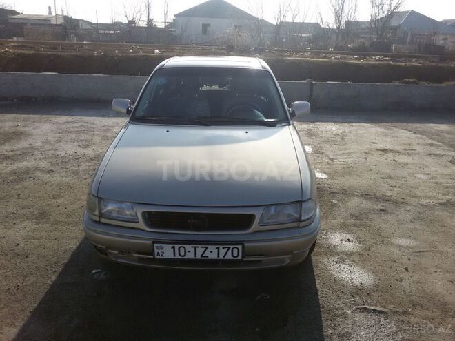 Opel Astra 1996, 300,000 km - 1.6 л - Bakı