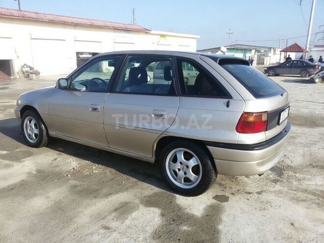 Opel Astra 1996, 300,000 km - 1.6 л - Bakı