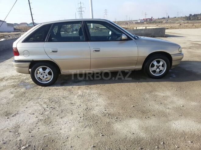 Opel Astra 1996, 300,000 km - 1.6 л - Bakı
