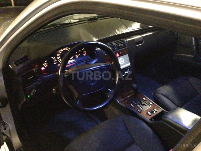 Mercedes E 240 1998, 253,000 km - 2.4 l - Bakı