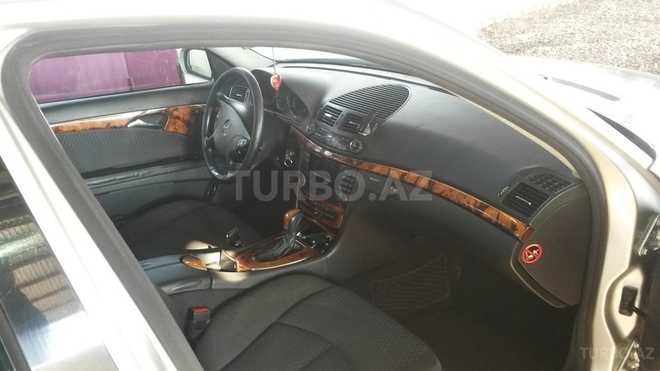 Mercedes E 220 2003, 400,000 km - 2.2 л - Saatlı