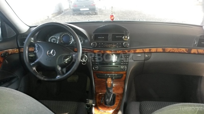 Mercedes E 220 2003, 400,000 km - 2.2 л - Saatlı