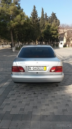 Mercedes E 220 1997, 250,000 km - 2.2 l - Sumqayıt