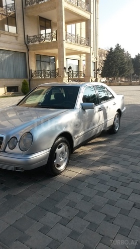 Mercedes E 220 1997, 250,000 km - 2.2 l - Sumqayıt
