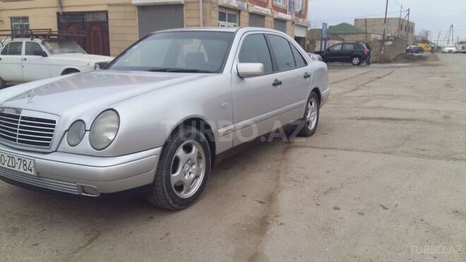 Mercedes E 240 1997, 284,500 km - 0.3 l - Salyan