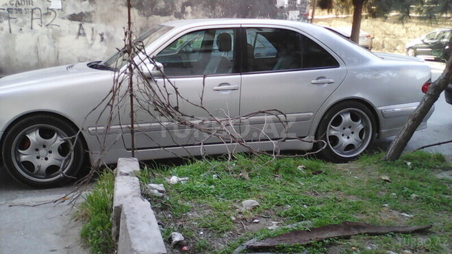 Mercedes E 240 2000, 159,000 km - 2.4 l - Bakı