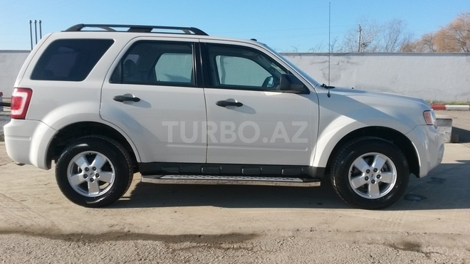 Ford Escape 2011, 78,000 km - 2.4 l - Xudat