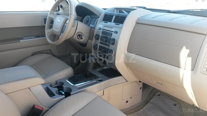 Ford Escape 2011, 78,000 km - 2.4 l - Xudat