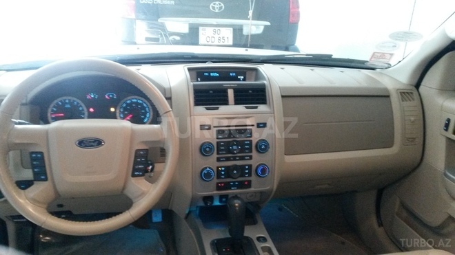 Ford Escape 2011, 78,000 km - 2.4 l - Xudat