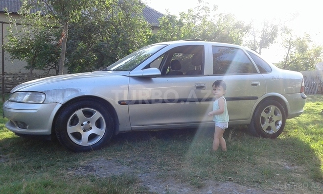 Opel Vectra 1998, 292,321 km - 1.6 l - Zaqatala