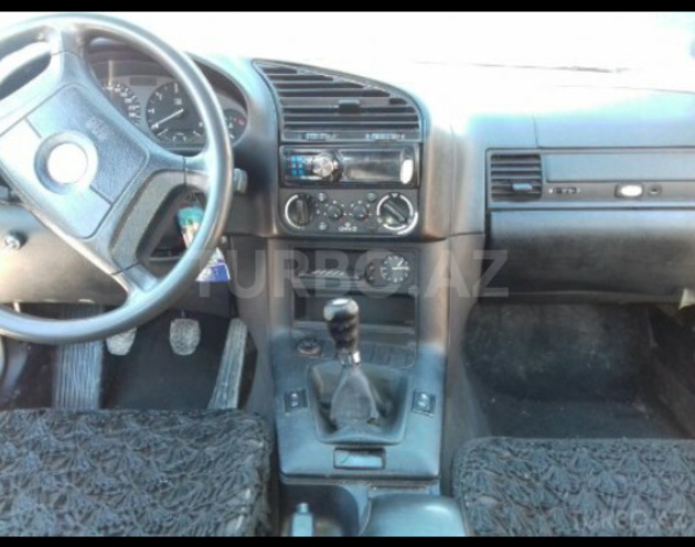 BMW 325 1995, 386,255 km - 2.5 l - Qusar