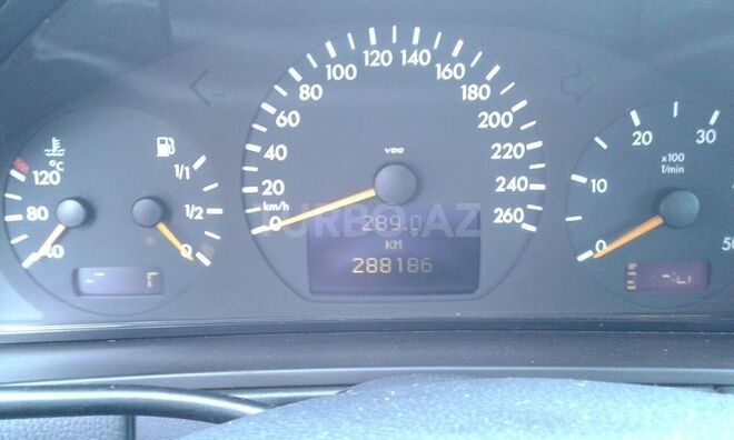 Mercedes E 220 2001, 288,186 km - 2.2 l - Bakı