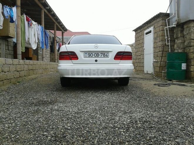 Mercedes E 220 2001, 288,186 km - 2.2 l - Bakı