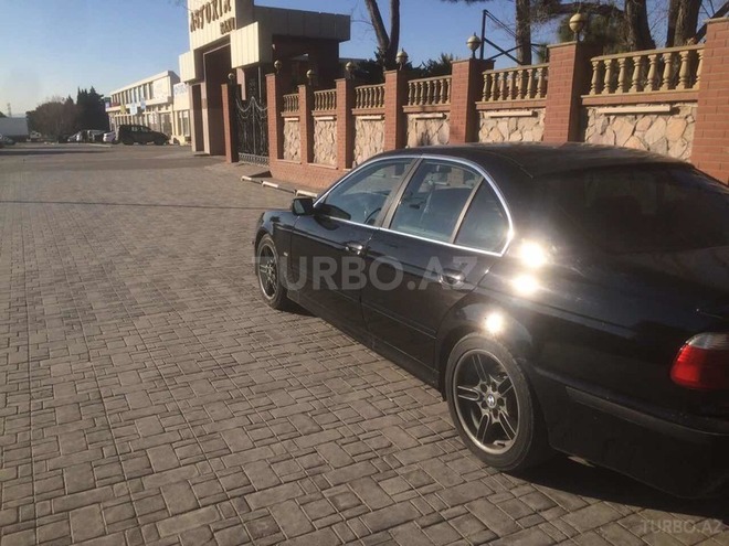 BMW 528 2001, 300,000 km - 2.8 l - Bakı