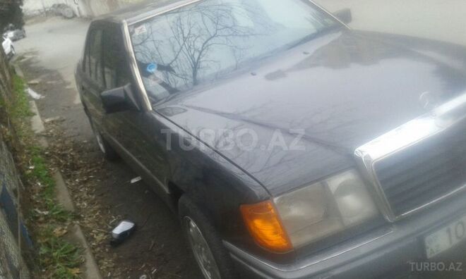 Mercedes E 280 1993, 200,000 km - 2.8 l - Bakı