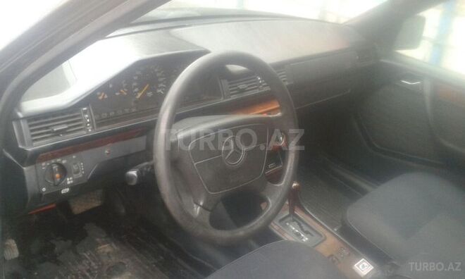 Mercedes E 280 1993, 200,000 km - 2.8 l - Bakı