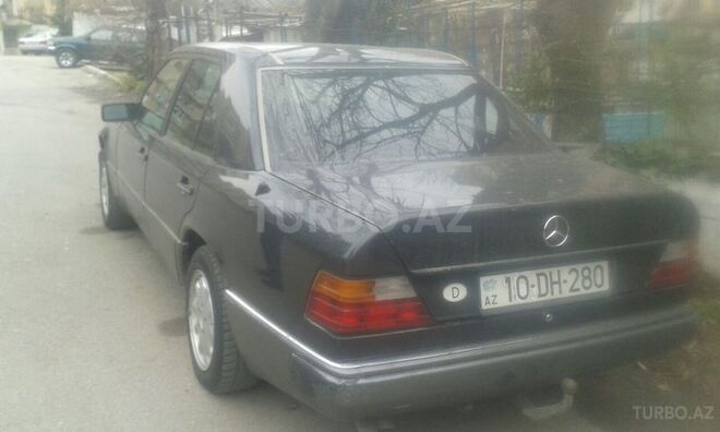 Mercedes E 280 1993, 200,000 km - 2.8 l - Bakı