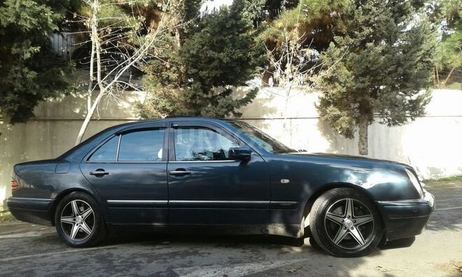 Mercedes E 320 1997, 320,000 km - 3.2 l - Bakı