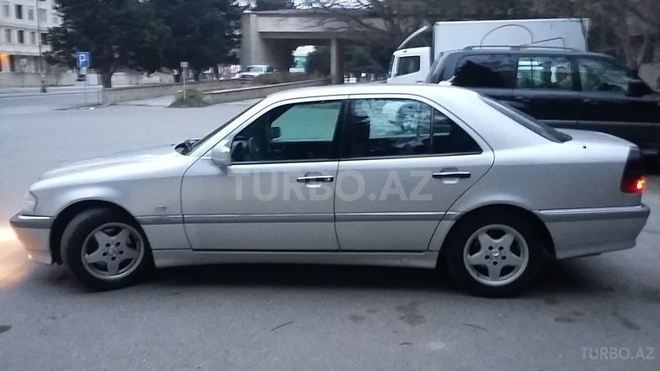 Mercedes C 220 1998, 255,600 km - 2.2 l - Bakı