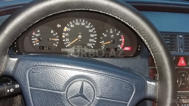 Mercedes C 220 1998, 255,600 km - 2.2 l - Bakı