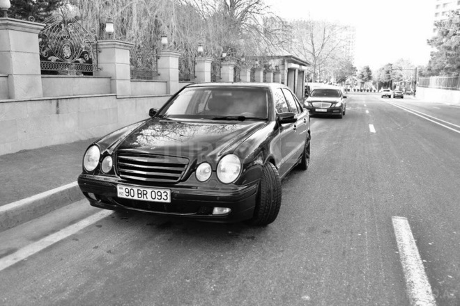 Mercedes E 320 2000, 155,000 km - 3.2 л - Bakı