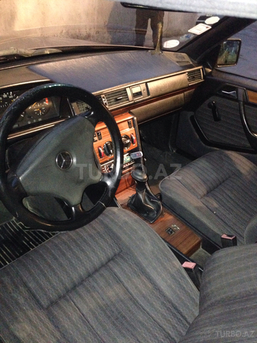 Mercedes E 200 1992, 425,000 km - 2.0 l - Bakı