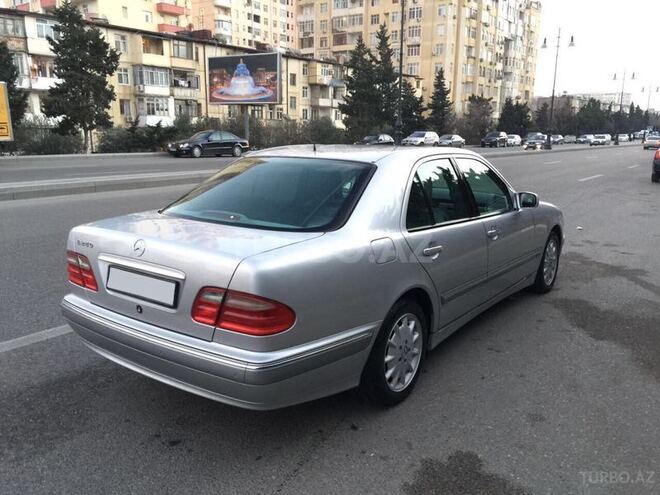 Mercedes E 240 2001, 127,027 km - 2.6 l - Bakı