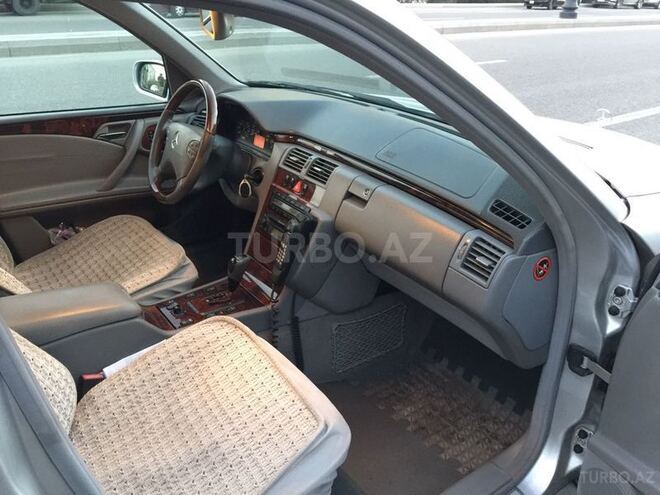 Mercedes E 240 2001, 127,027 km - 2.6 l - Bakı