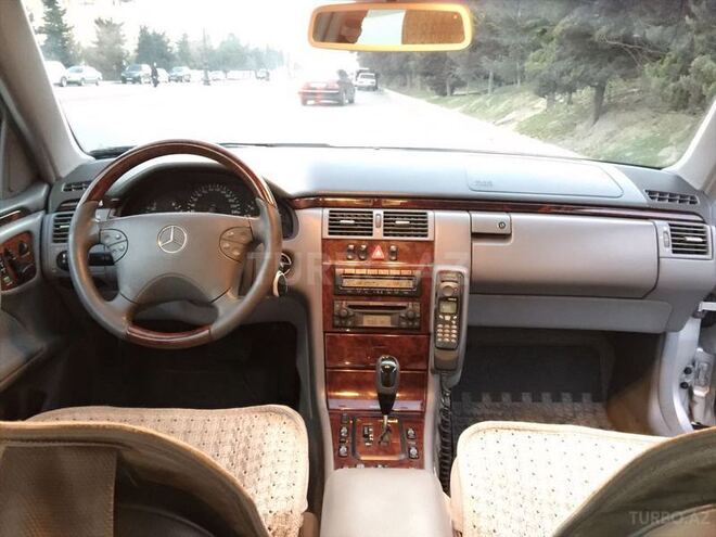 Mercedes E 240 2001, 127,027 km - 2.6 l - Bakı
